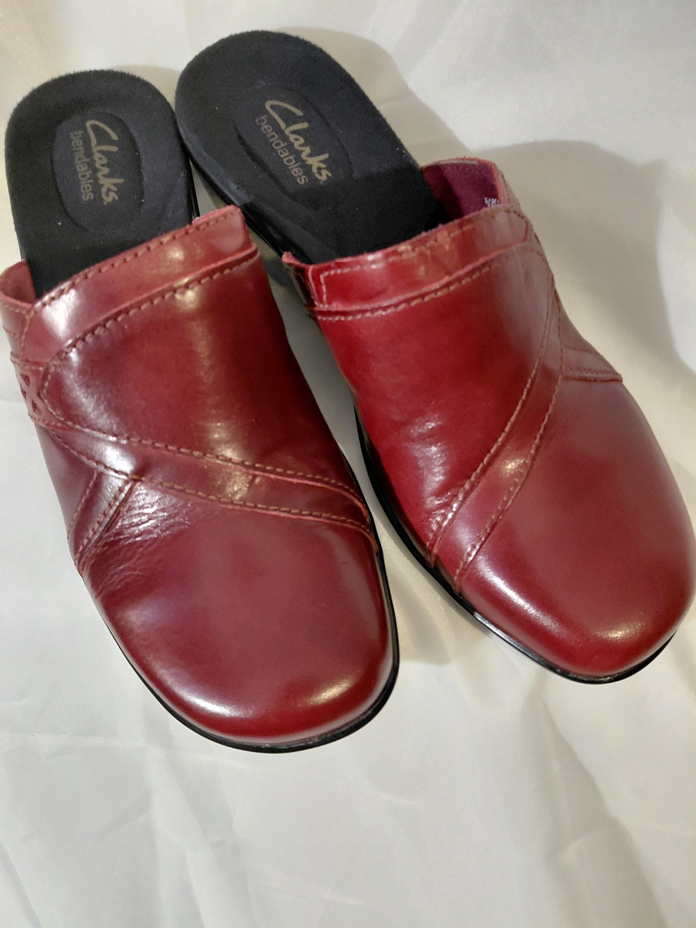 Clarks Burnt Red Slip-On Bendables Clog
